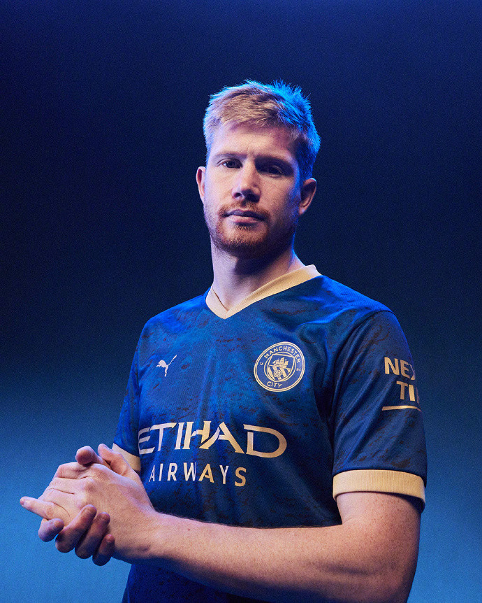 此前刚上演德甲首秀，图片报：拜仁小将查韦斯收