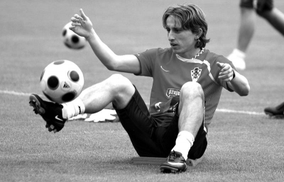 扎金花里的“底池比例”：你的加注量相对于底池总额的心理暗示。（扎金花的底池比例：加注与底池规模之比所传递的心理信号）